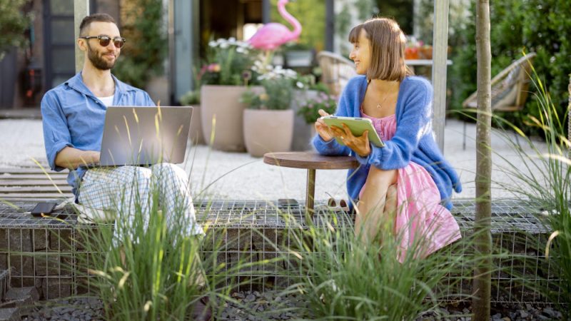Cum să îți decorezi grădina cu mobilier de exterior