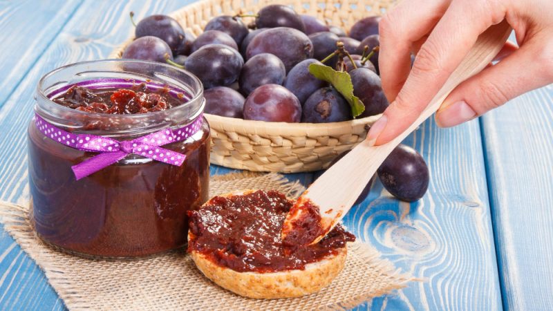 Dulceață de prune: rețeta simplă pentru o conservă dulce și aromată