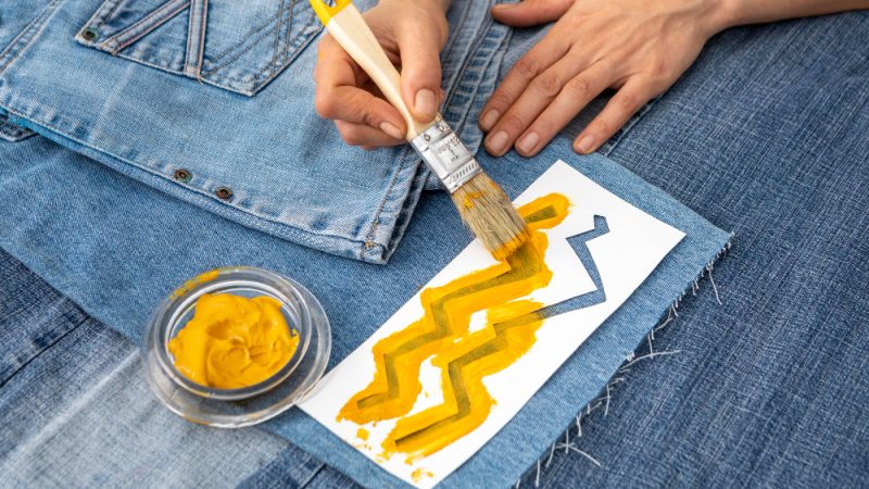 Jachetele din denim colorat
