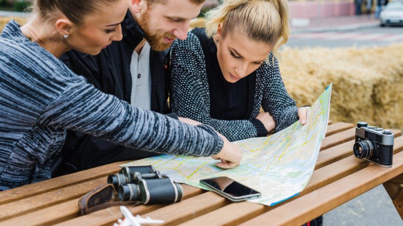 Cum alegi orașe noi de explorat fără agenții