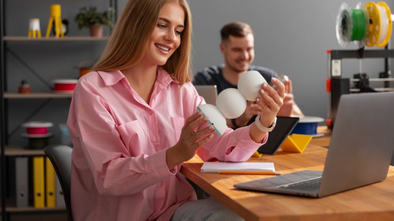 Cum influențează tehnologia creativitatea umană