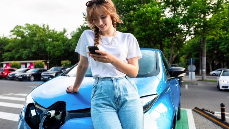 Ce trebuie să știi înainte să cumperi prima mașină electrică